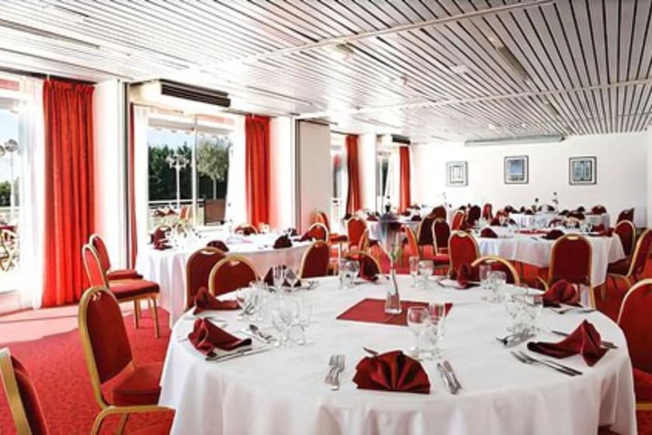 Ballroom/Hall 20 of 30