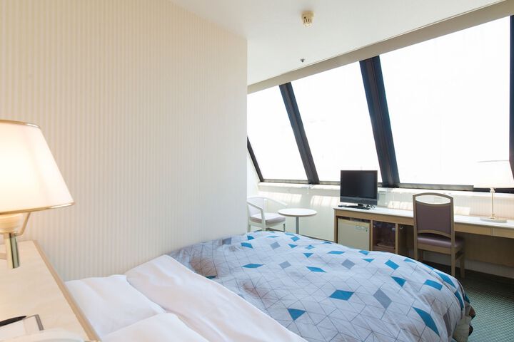 Room 28 of 95