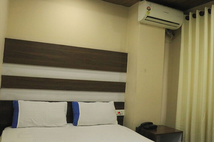 Room 4 of 15