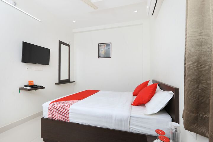 Room 9 of 20