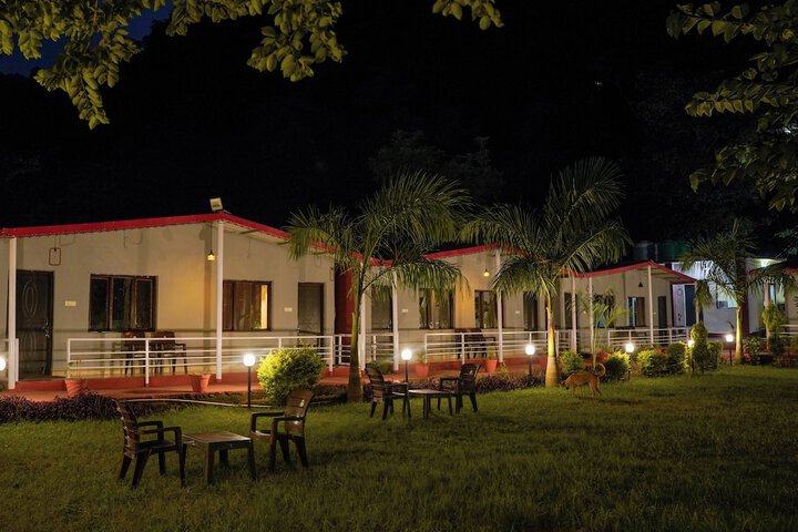 Hotel Exterior 38 of 47