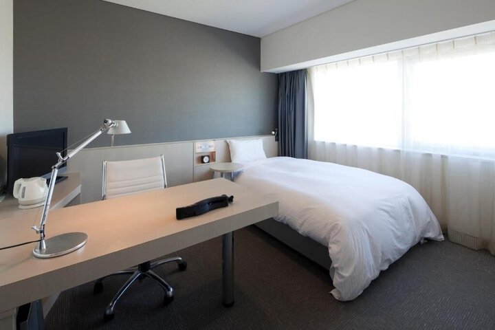 Room 9 of 28