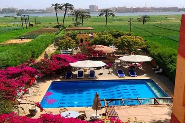 Pool 50 of 107