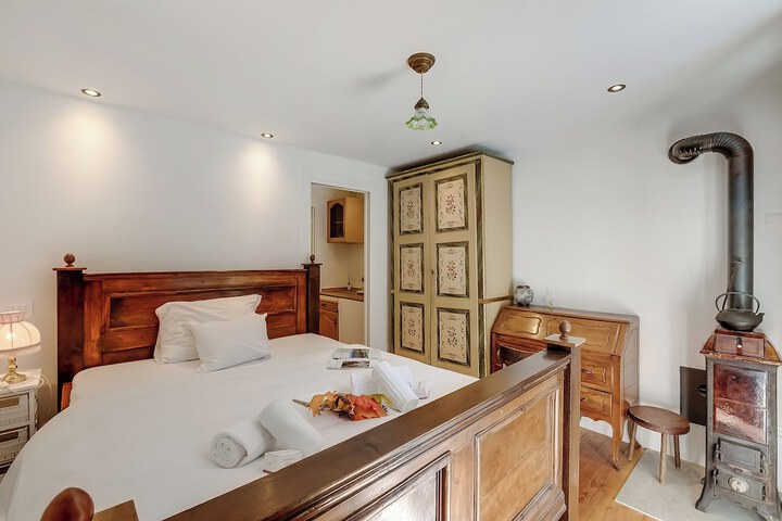 Room 2 of 61