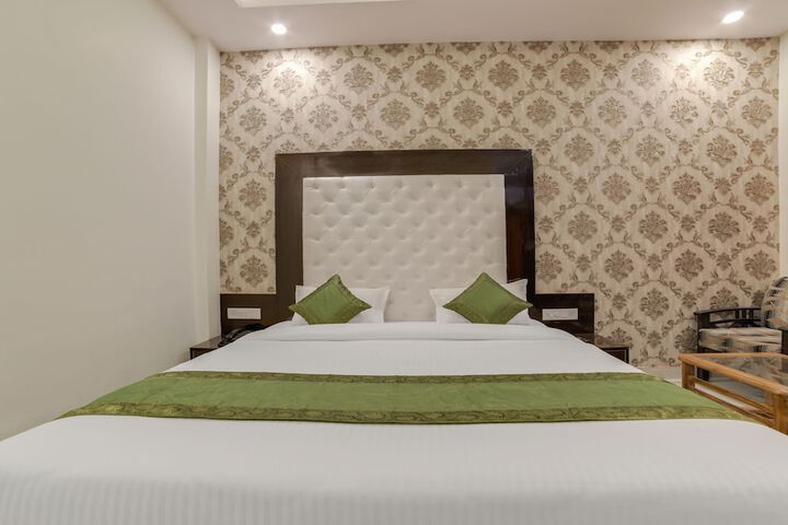 Room 12 of 40