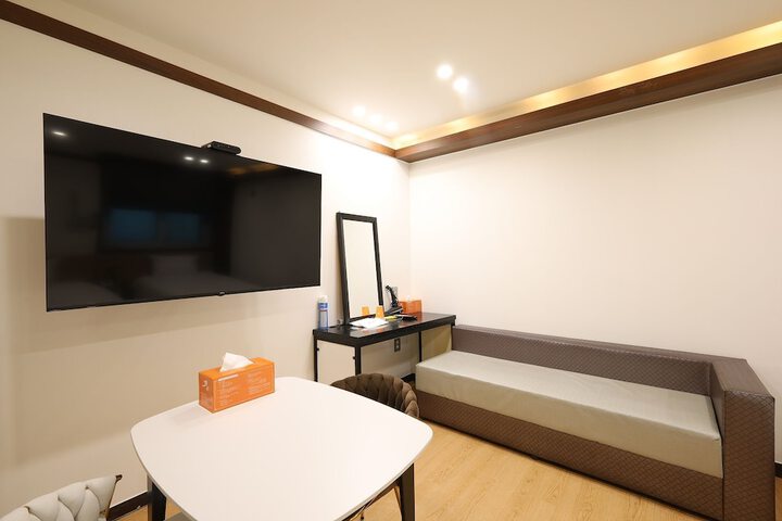 Room 27 of 75