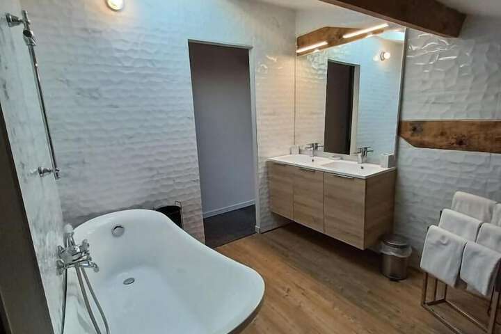 Room 12 of 19