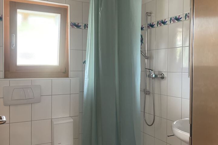 Room 8 of 12