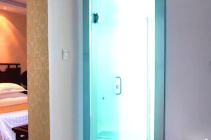 Room 3 of 7