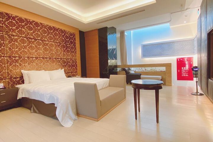 Room 5 of 82