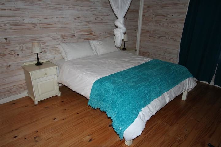 Room 2 of 73