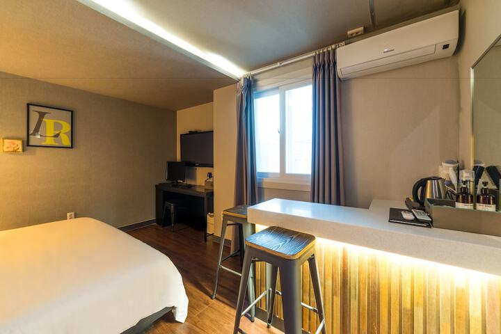 Room 27 of 62