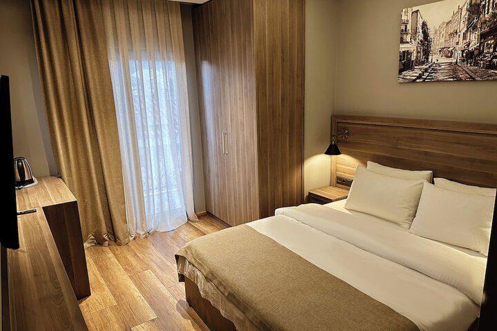 Room 27 of 74