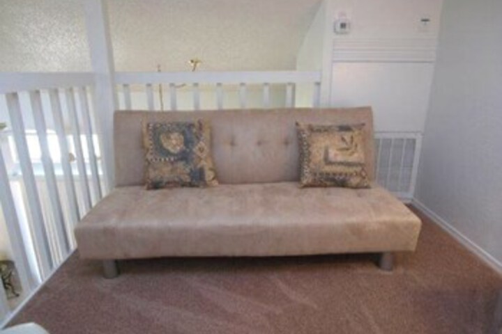 Room 4 of 20