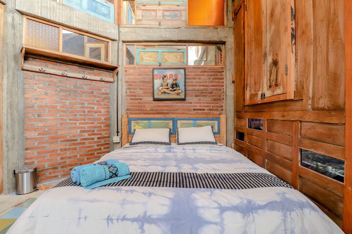 Room 7 of 28