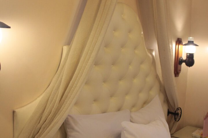 Room 15 of 168