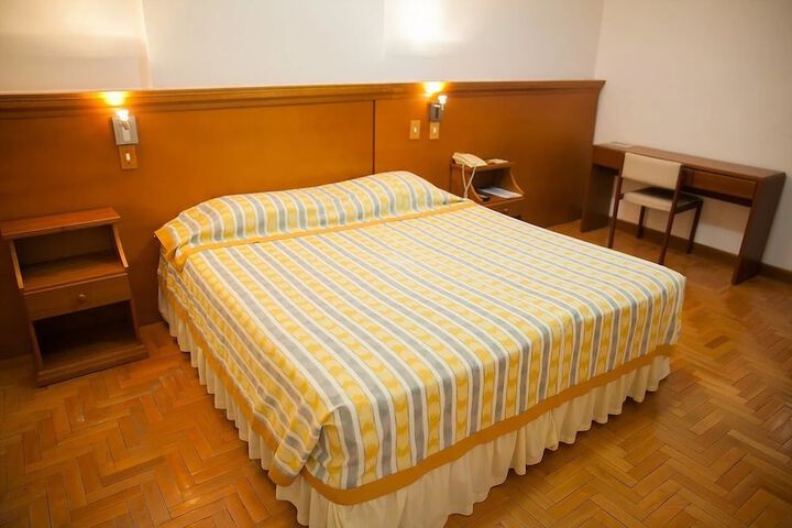 Room 4 of 17