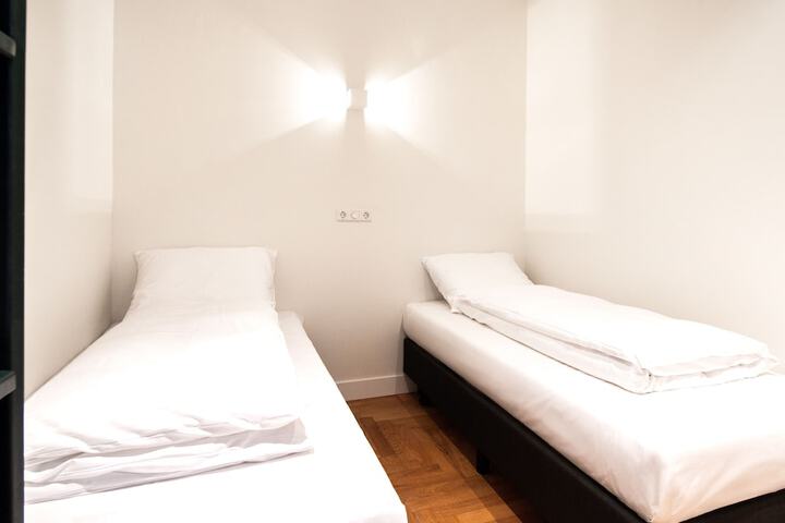 Room 20 of 137