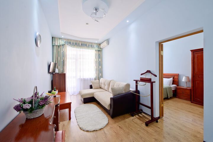 Room 33 of 62