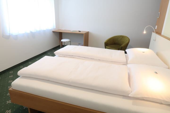 Room 4 of 42