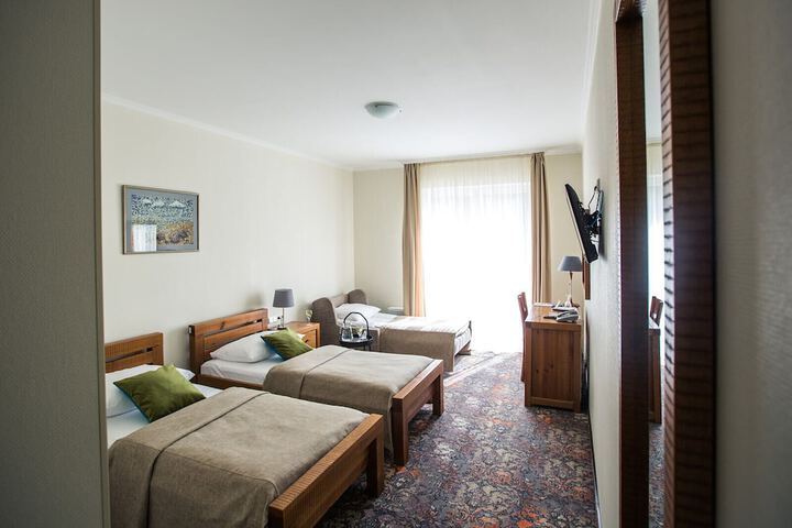 Room 11 of 75