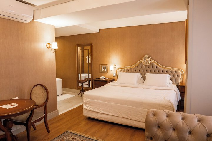 Room 17 of 108