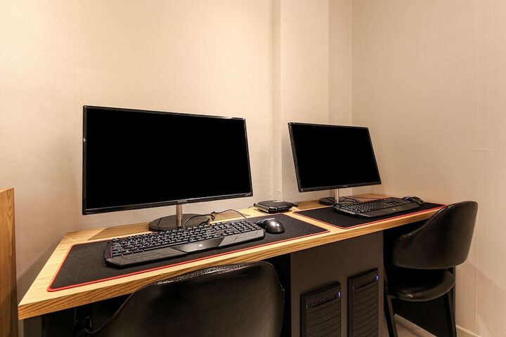 Room 13 of 36