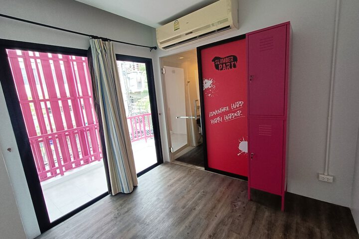 Room 14 of 16