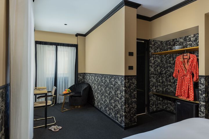 Room 21 of 34