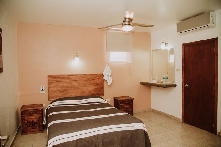 Room 35 of 142