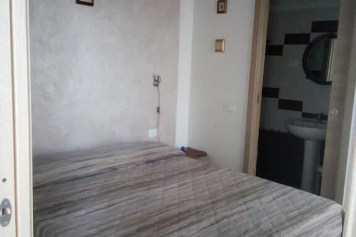 Room 8 of 18