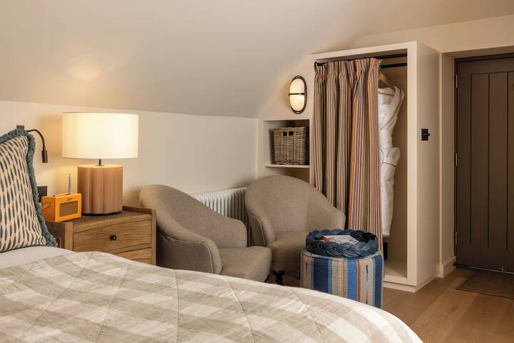 Room 26 of 96