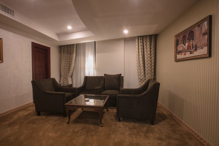 Room 16 of 40