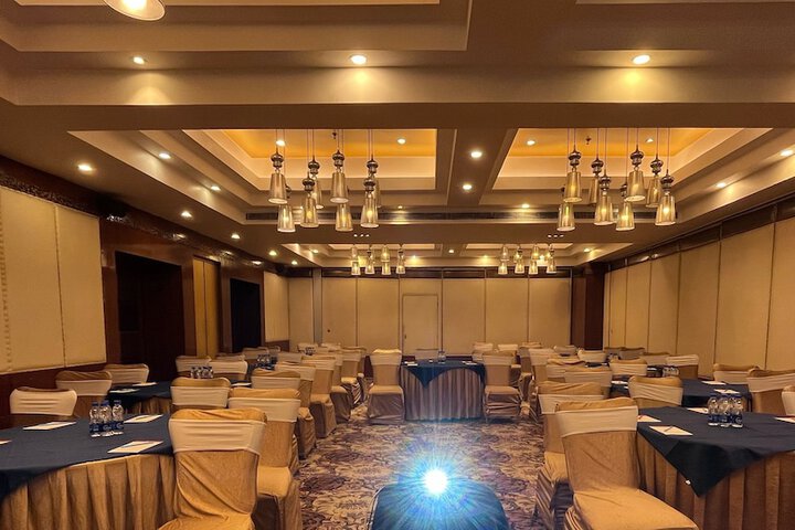 Ballroom/Hall 107 of 121