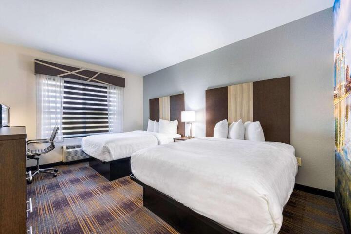 2 Queen Beds Accessible (20 of 22)