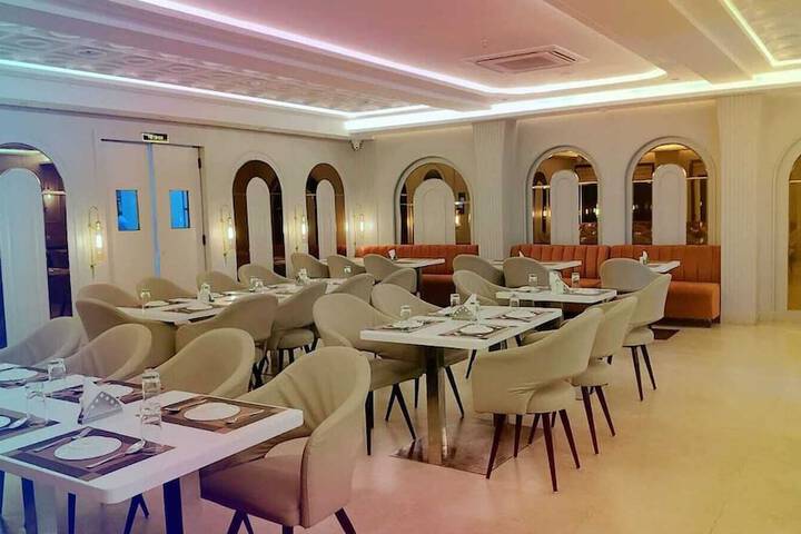 Dining 9 of 13