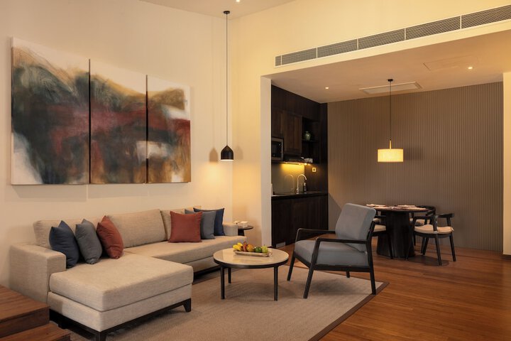 Room 4 of 63