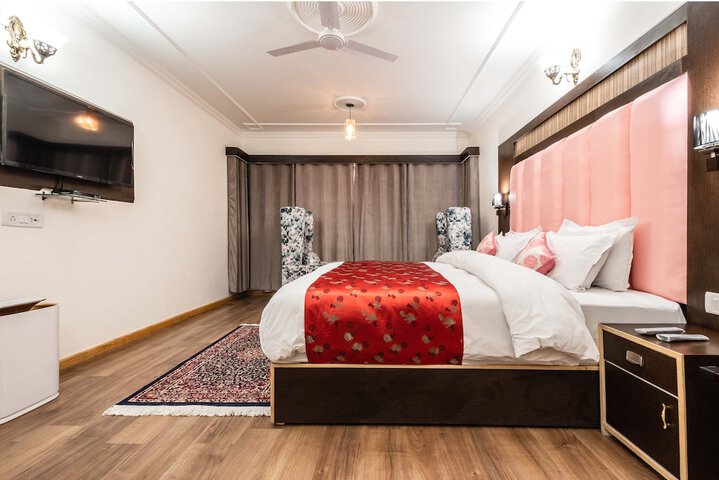 Room 12 of 27