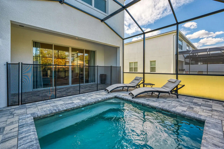 Pool 13 of 20