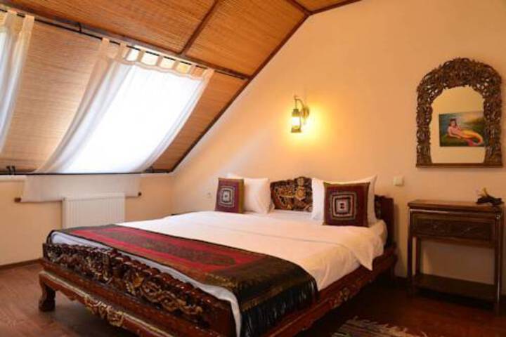 Room 1 of 9