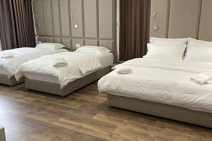 Room 4 of 13
