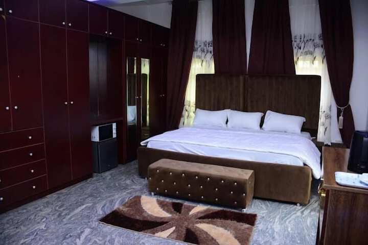 Room 5 of 60