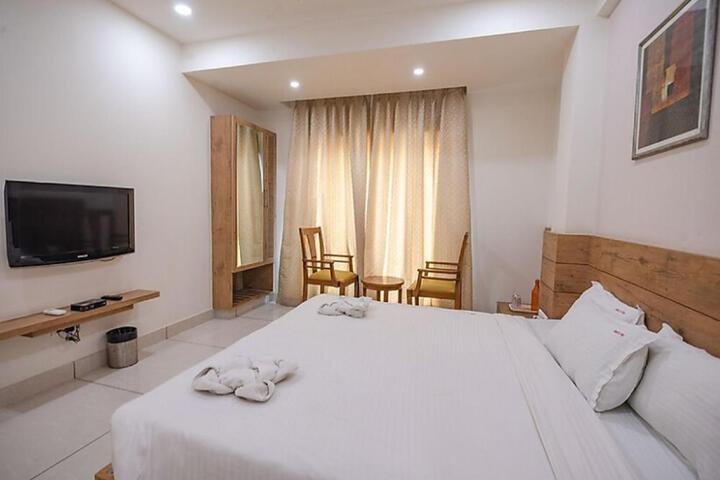 Hotel G Shy