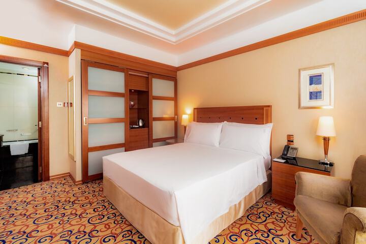 Room 9 of 358