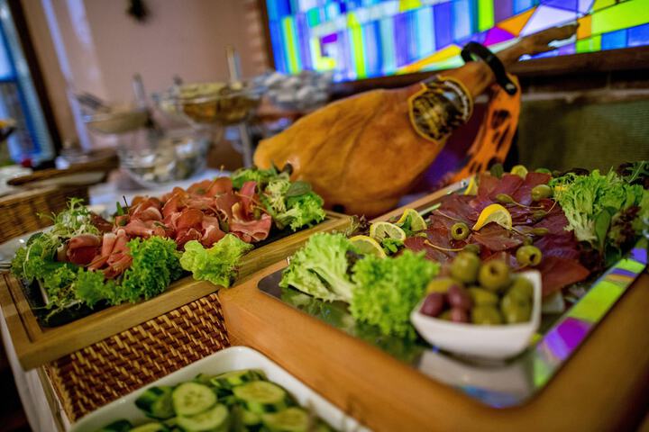 Dining 57 of 70