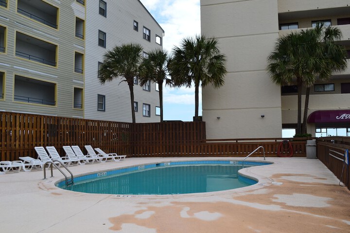 Hotel Pool