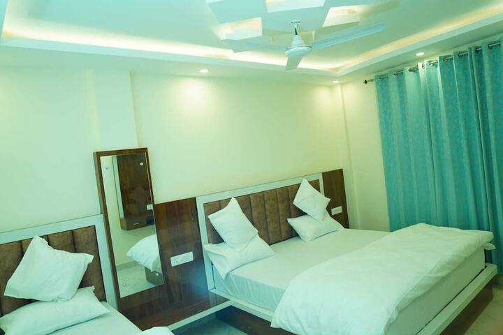 Room 4 of 35