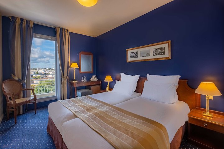 Room 16 of 38