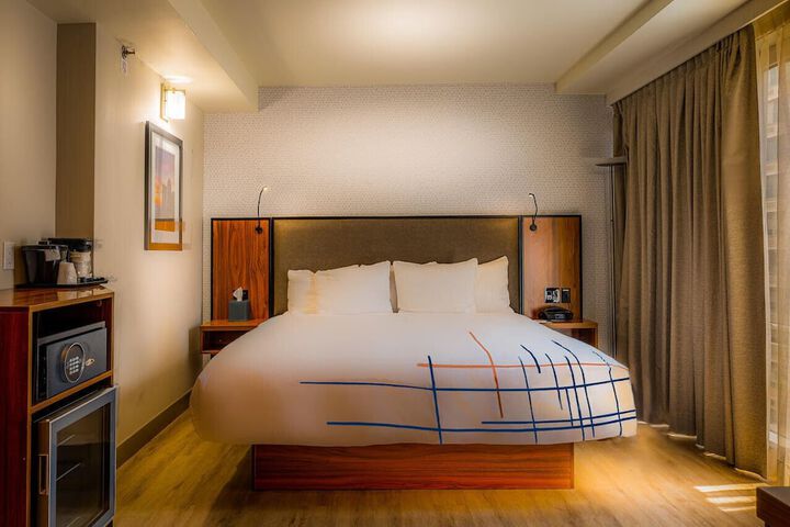 1 King Bed (22 of 22)