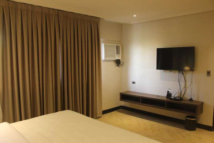 Room 10 of 31